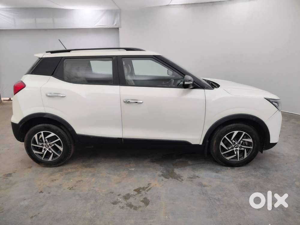 Mahindra Xuv300 1.2 W8 (o) Amt Petrol, 2023, Petrol