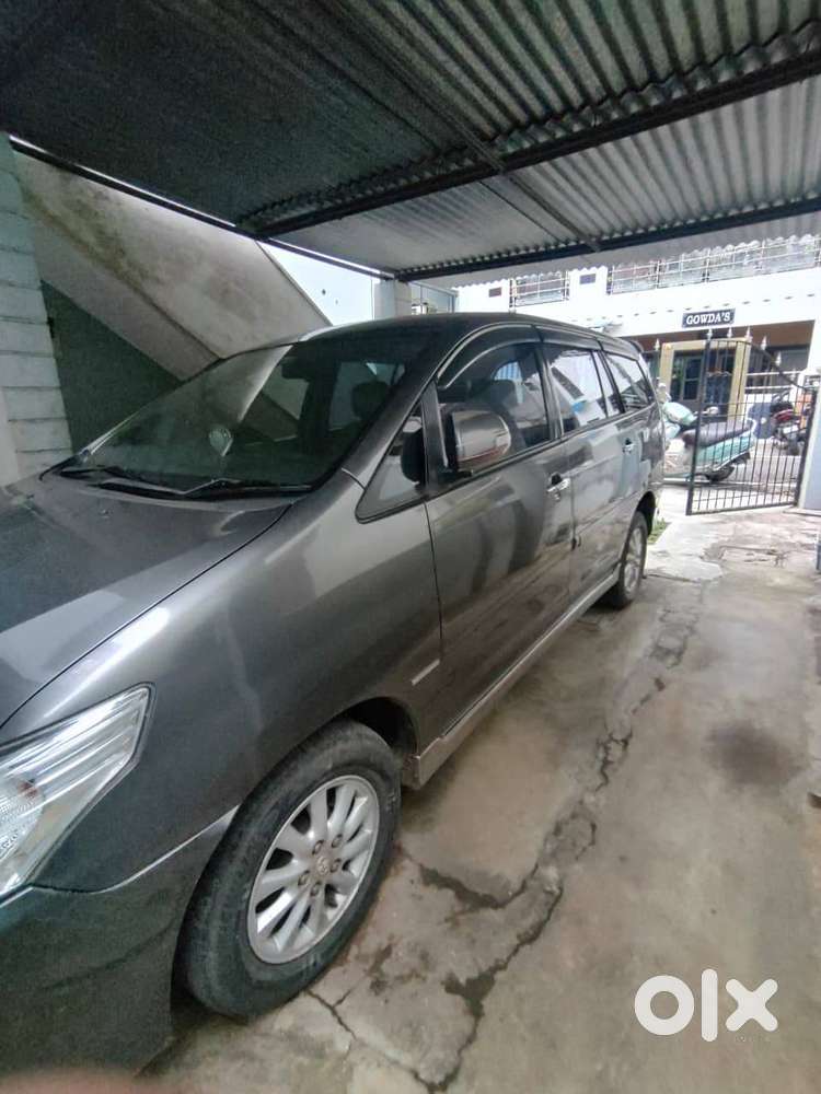 Toyota Innova 2.5v (top End)