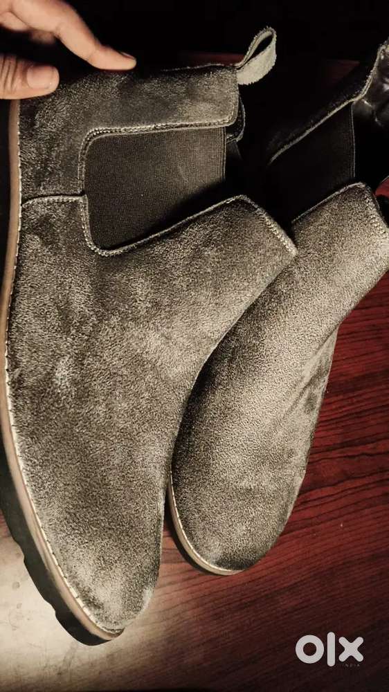 Premium sweat boots size 10YUK. Unused