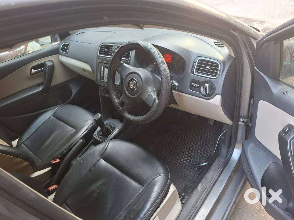 Volkswagen Polo Petrol Highline 1.6L, 2012, Diesel