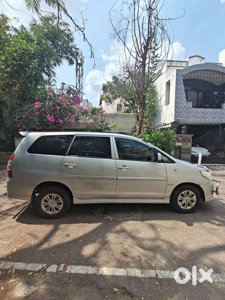 Innova 2.5g 8 Seater Bs-iv