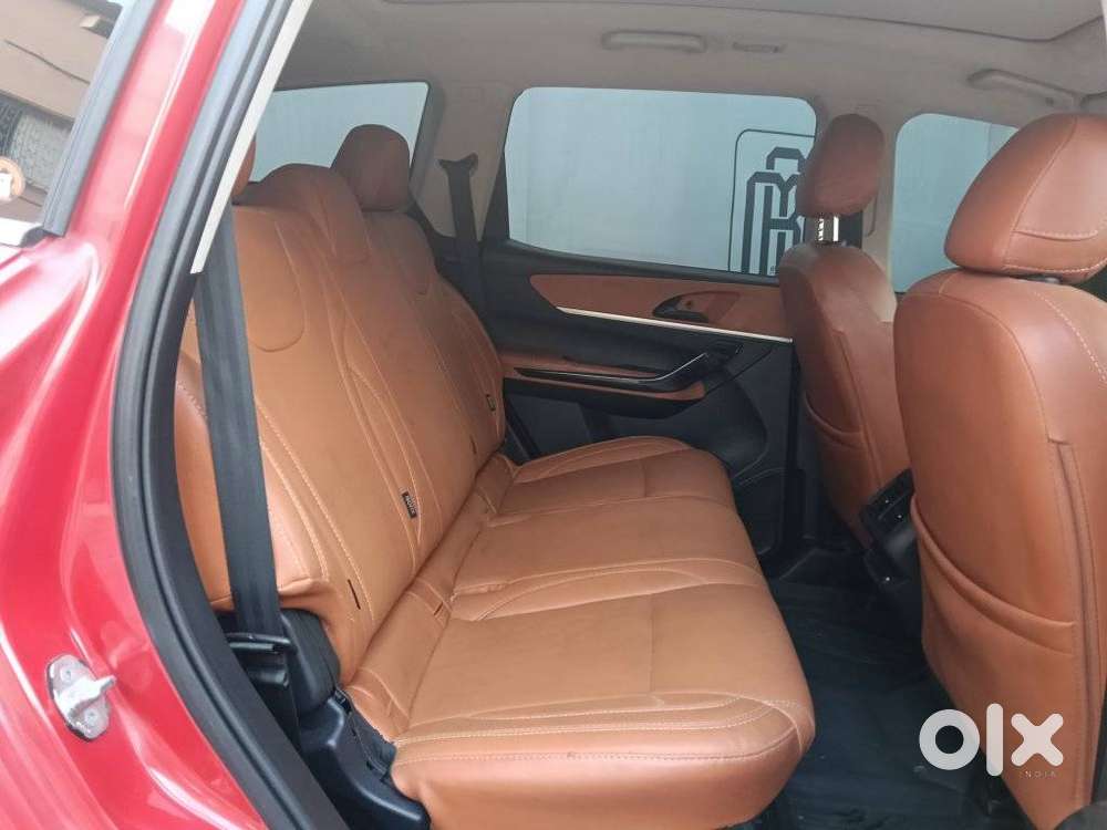 Mahindra Xuv700 2.0 Ax 5 Petrol At Str, 2022, Petrol