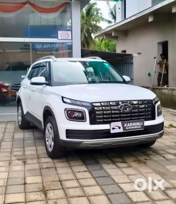 Hyundai Venue 1.2 S (o), 2022, Petrol
