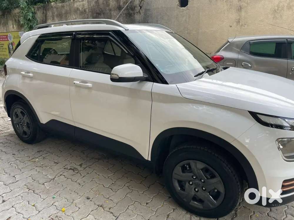 Hyundai Venue 2025 Diesel 11000 Km Driven