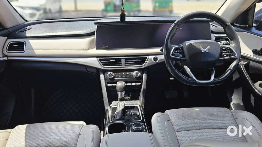 Mahindra Xuv700 2.2 Ax 7 Diesel At Luxury Pack Str Awd, 2022, Diesel