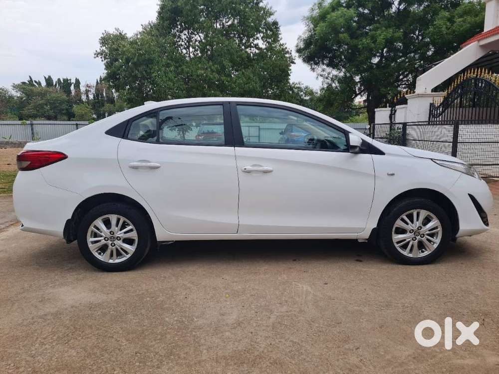Toyota Yaris J Cvt, 2019, Petrol