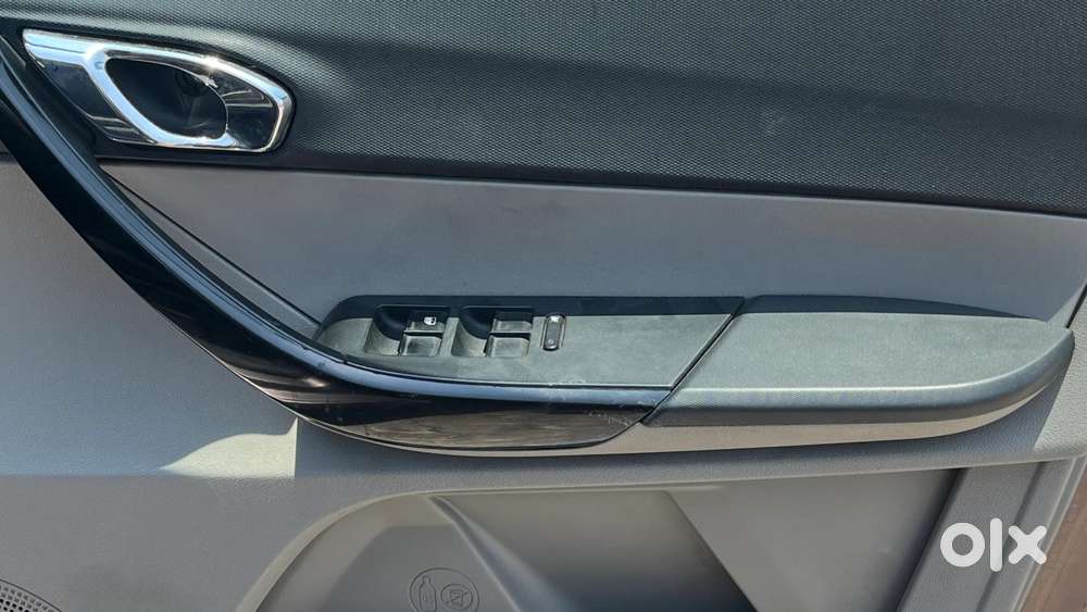 Tata Tiago 1.2 Revotron Xza, 2018, Petrol