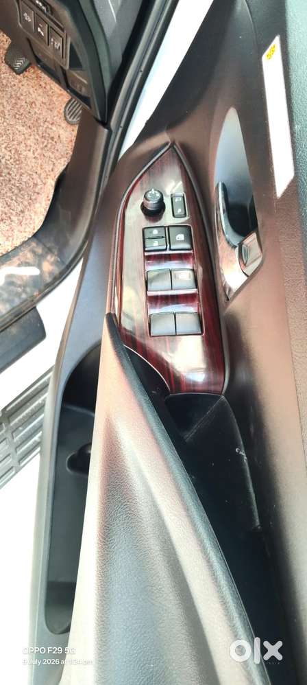 Toyota Innova Crysta 2.4 G Plus Mt 8 Str, 2025, Diesel