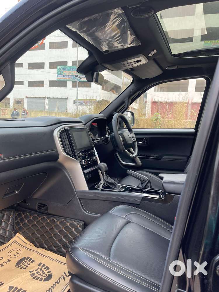 Mahindra Scorpio-n 2.0 Z8 L Petrol At 6 Str, 2025, Petrol