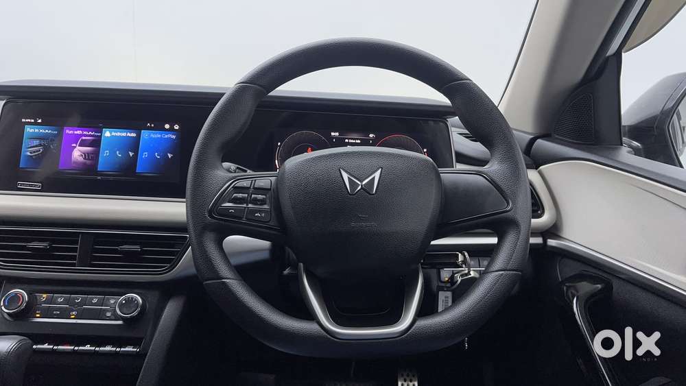 Mahindra Xuv700 2.2 Ax 5 Diesel At Str, 2023, Diesel