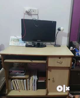 Old computer table deals olx