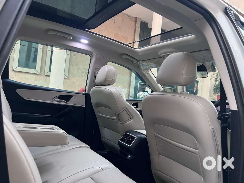 Mahindra Xuv700 2.0 Ax 7 Petrol Mt Str, 2022, Diesel