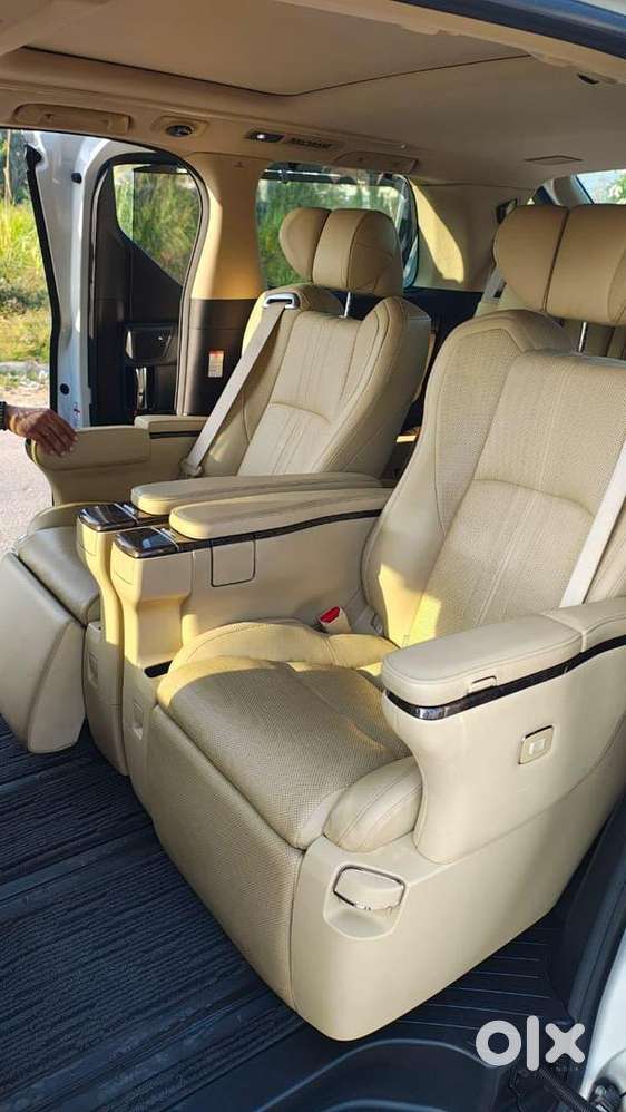 Toyota Vellfire 2021 Petrol Well Maintained