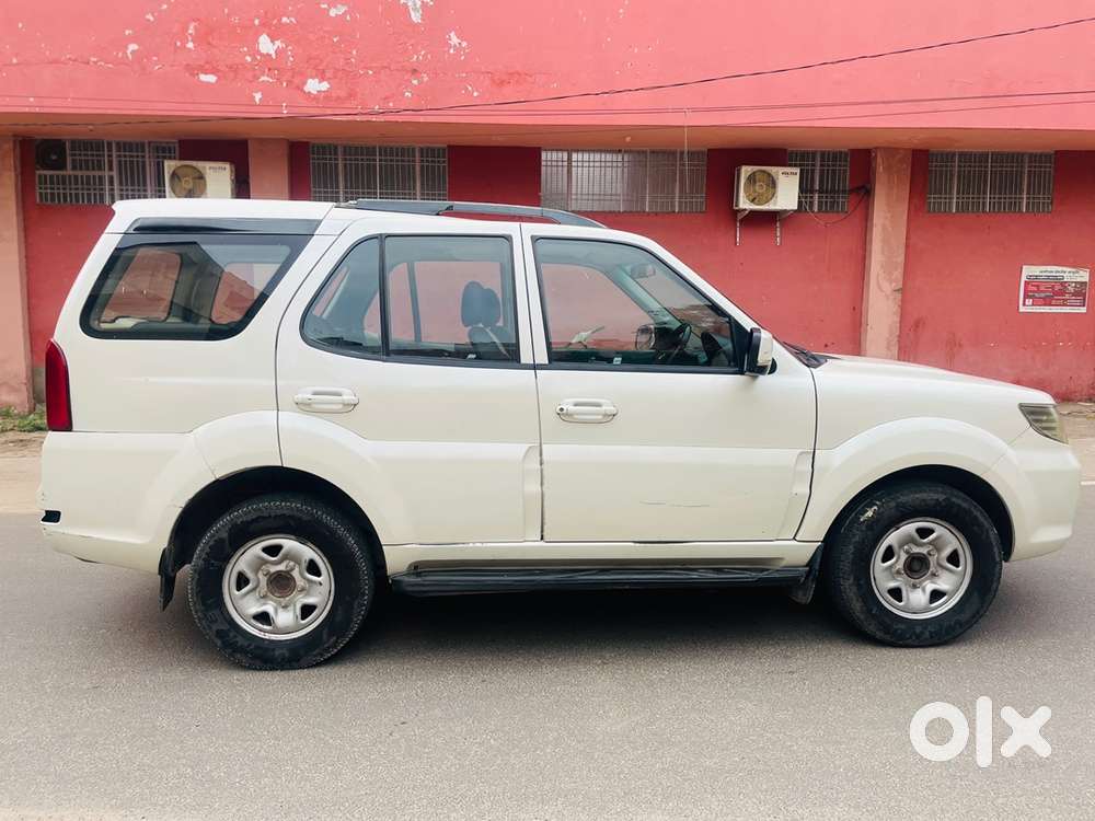 Tata Safari Storme 2015