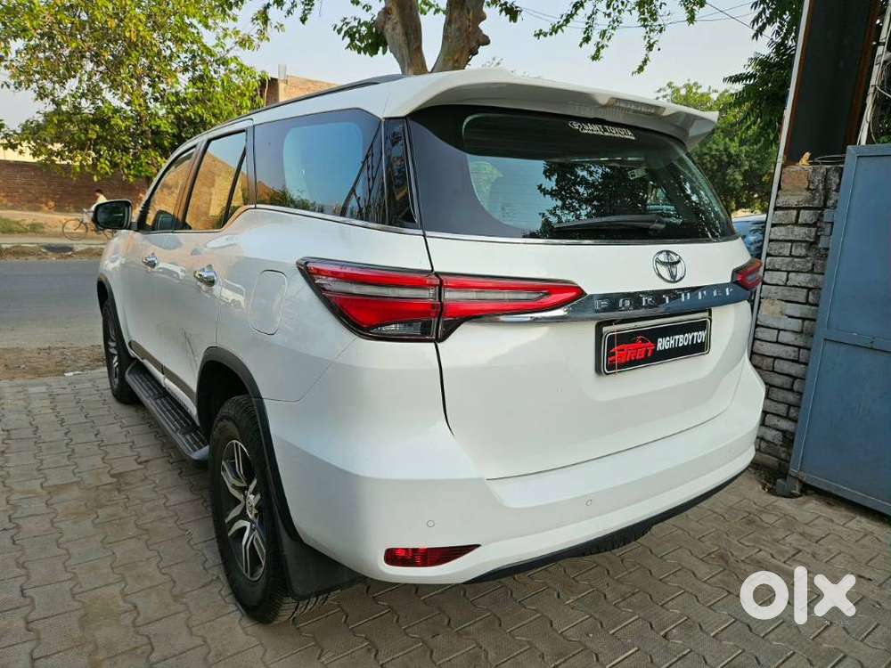 Toyota Fortuner [2021-ongoing] 2.8 2wd Diesel At, 2023, Diesel