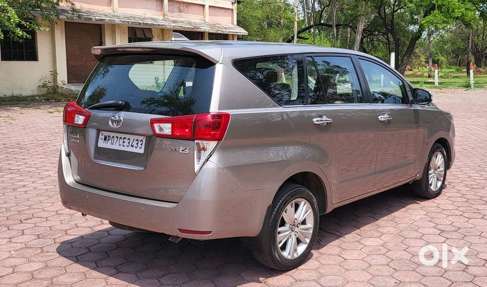 Toyota Innova Crysta 2.8 Zx At 7 Seater, 2016, Diesel