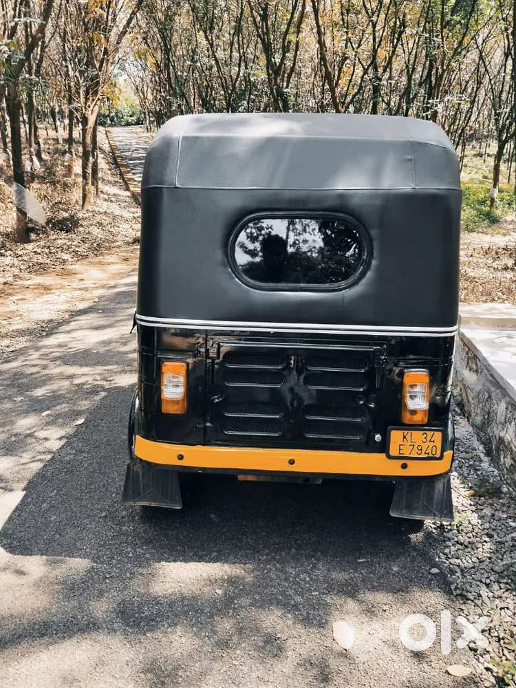 ബജാജ് കോം പാക്ട്