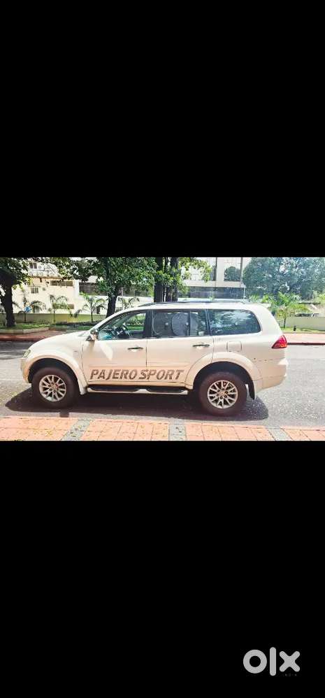 Mitsubishi Pajero Sport 2013 Diesel 200000 Km Driven