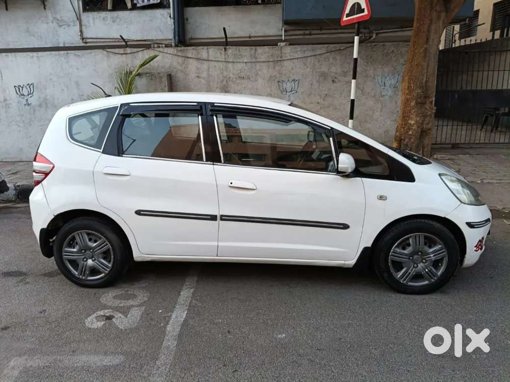 I Want To Sell My Honda Jazz Car.