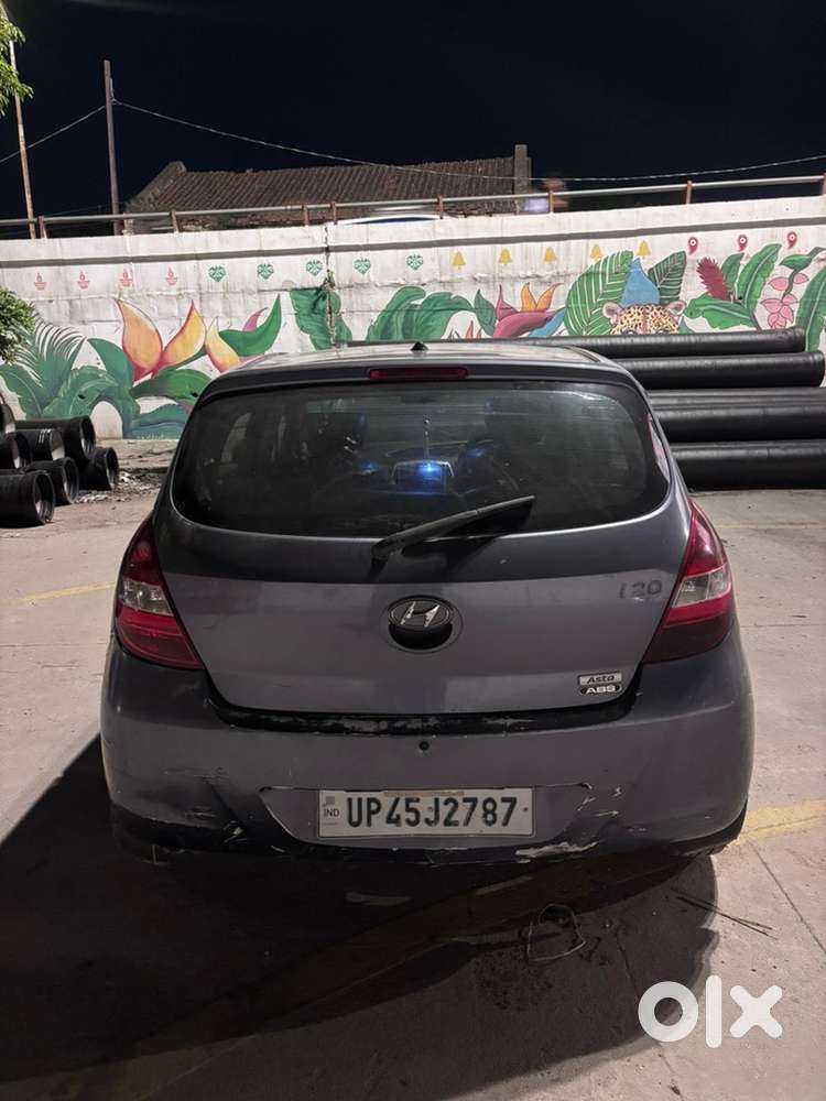 Hyundai I20 Asta Top Model Petrol +cng With 2011 Model Paper Work Done