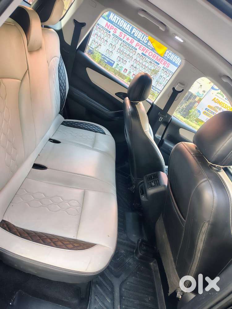 Mahindra Xuv700 2.0 Ax 3 Petrol Mt 5 Str, 2022, Petrol