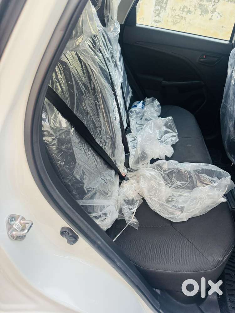 Maruti Suzuki Brezza 1.5 Vxi At Smart Hybrid, 2025, Petrol