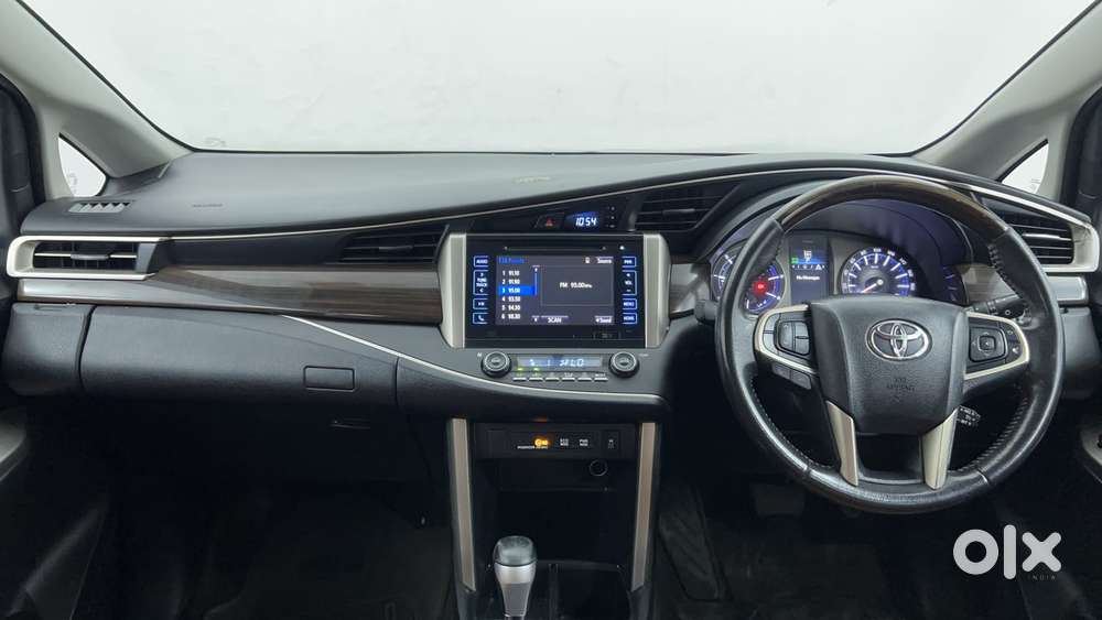 Toyota Innova Crysta 2.8 Zx At 7 Seater, 2016, Diesel