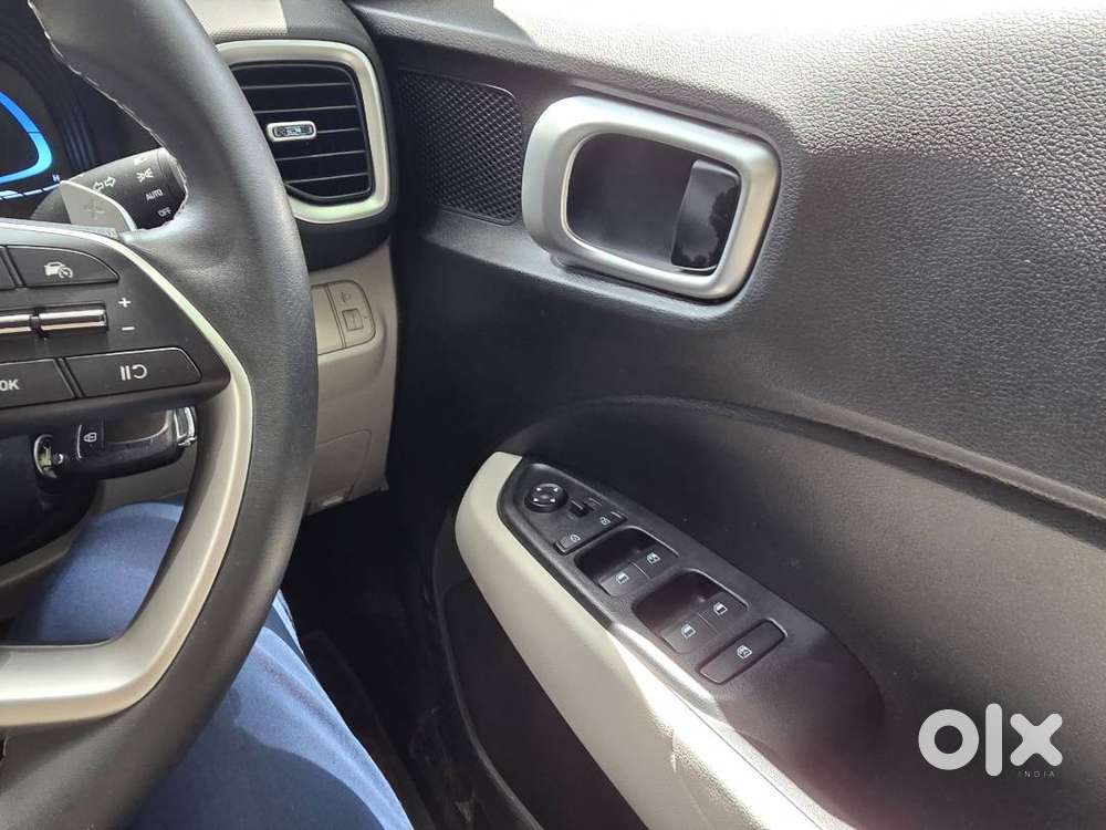 2025 Venue Only 6000kms Driven ( Condition - As Good As New )