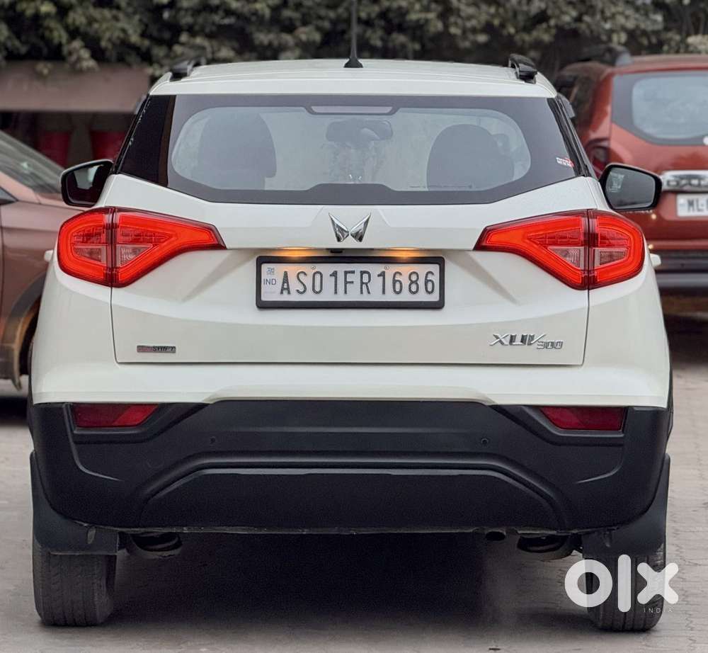 Mahindra Xuv300 1.2 W6 Amt Petrol, 2023, Petrol