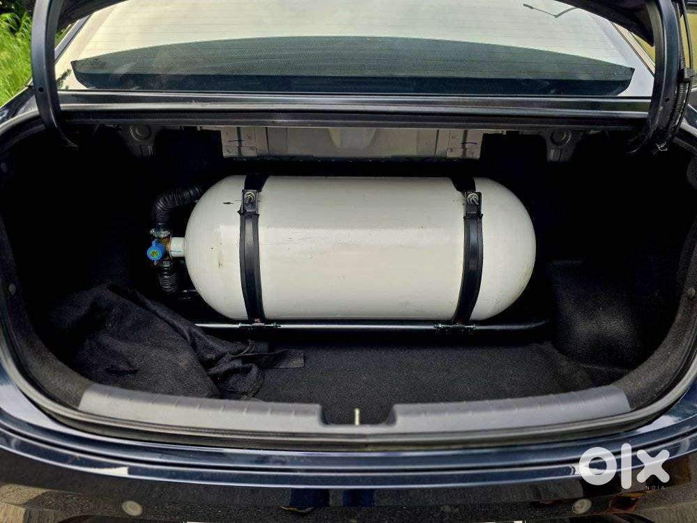 Hyundai Aura 1.2 Sx Cng, 2023, Cng & Hybrids