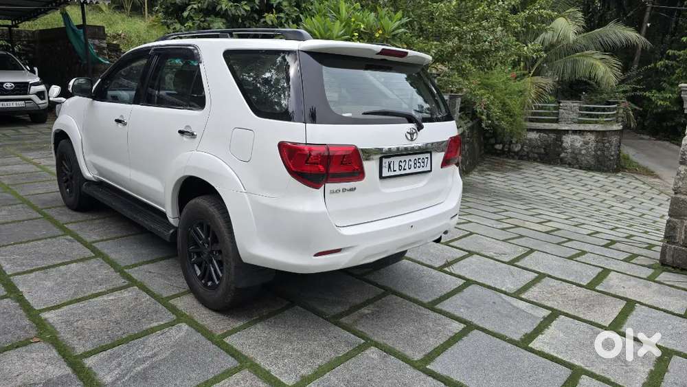 Toyota Fortuner 2014 Diesel 180000 Km Driven