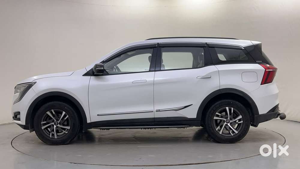 Mahindra Xuv700 2.0 Ax 5 Petrol Mt 7 Str, 2023, Petrol