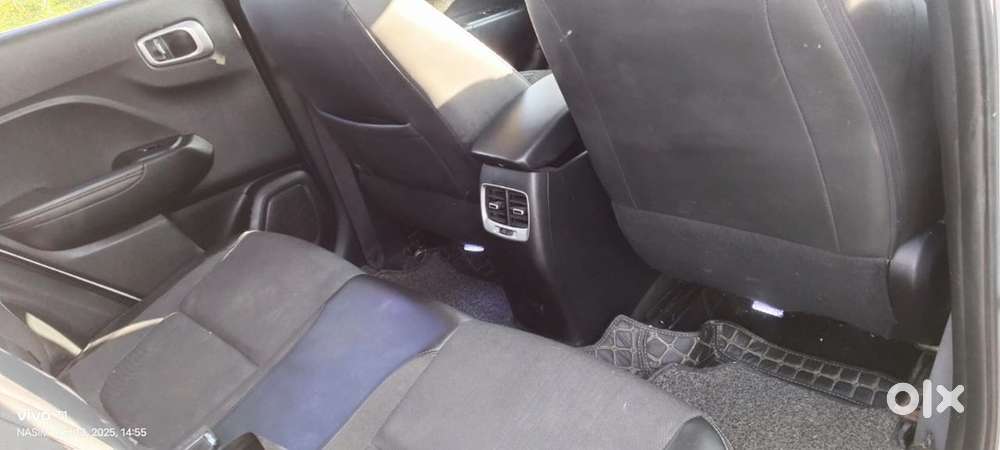 Hyundai Venue Petrol 2020 Mint Condition And Additional Loadings