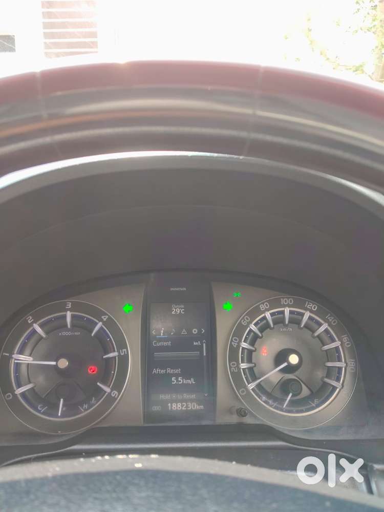 Toyota Innova Crysta 2.4 V, 2016, Diesel