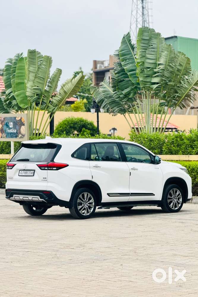 Toyota Innova Hycross, 2023, Petrol