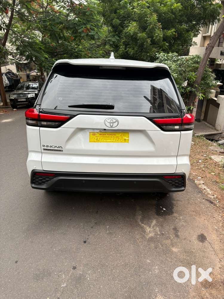 Toyota Innova Hycross 2026