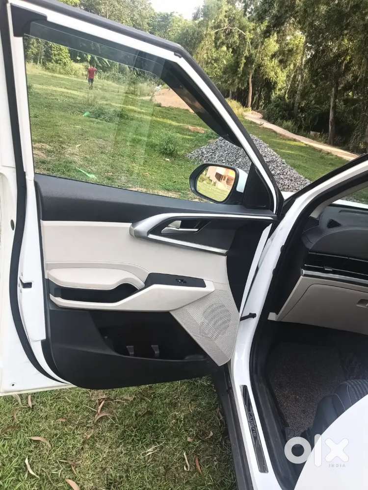 Kia Carens Luxury 2024