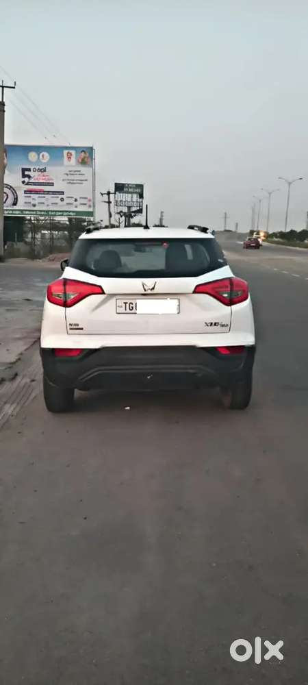 Mahindra Xuv300 W6 2024 Petrol Automatic