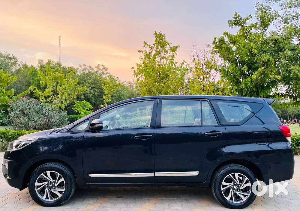 Toyota Innova Crysta 2.8 Gx At 8 Seater, 2022, Diesel