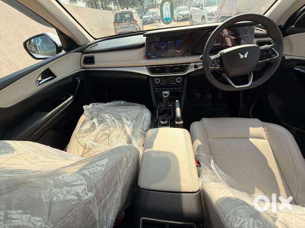 Mahindra Xuv700 2.2 Ax 7 Diesel Mt Str, 2025, Diesel