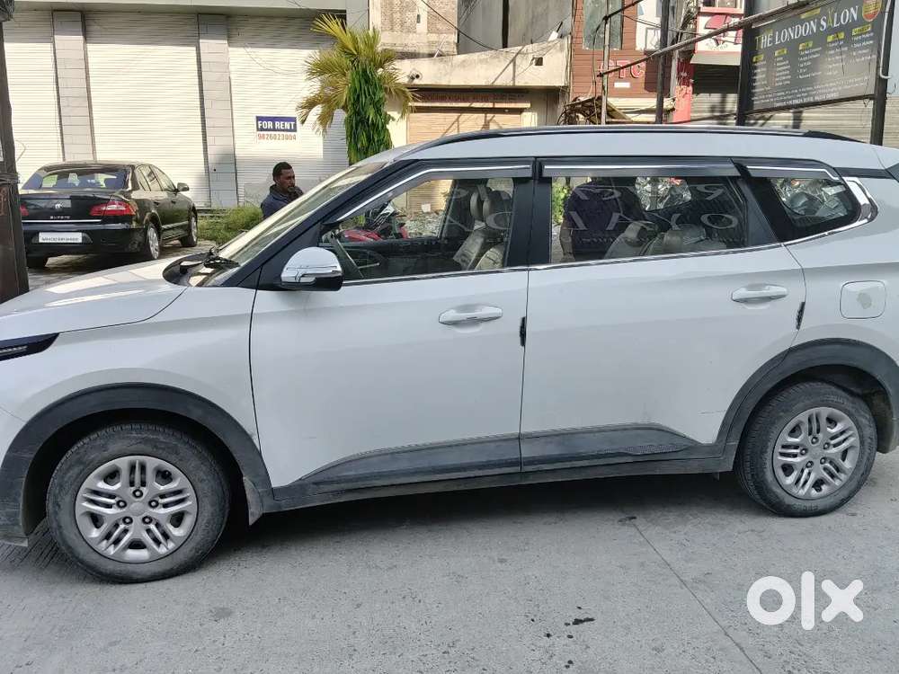 Kia Carens 2023 Petrol 10500 Km Driven