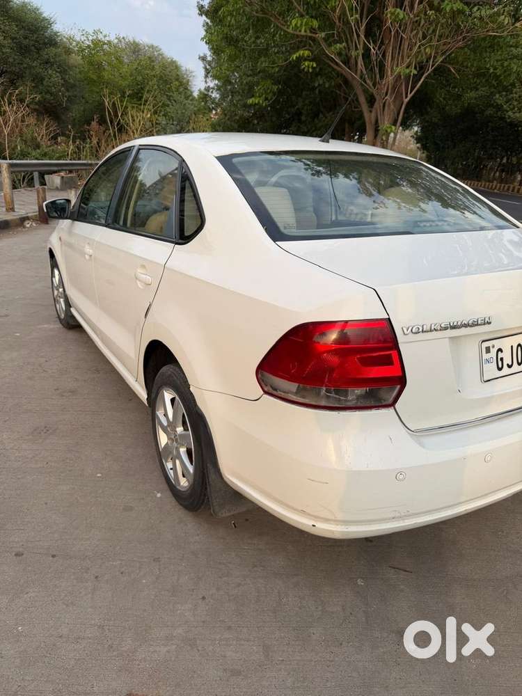 Volkswagen Vento 1.6 Mpi Auto Petrol 2011