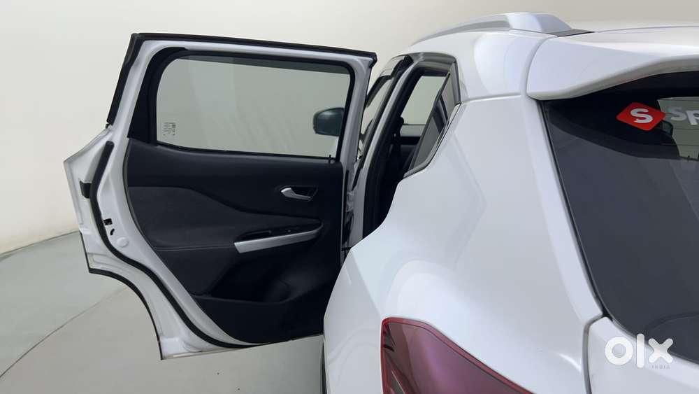 Nissan Magnite 1.0 Xv Premium, 2024, Petrol