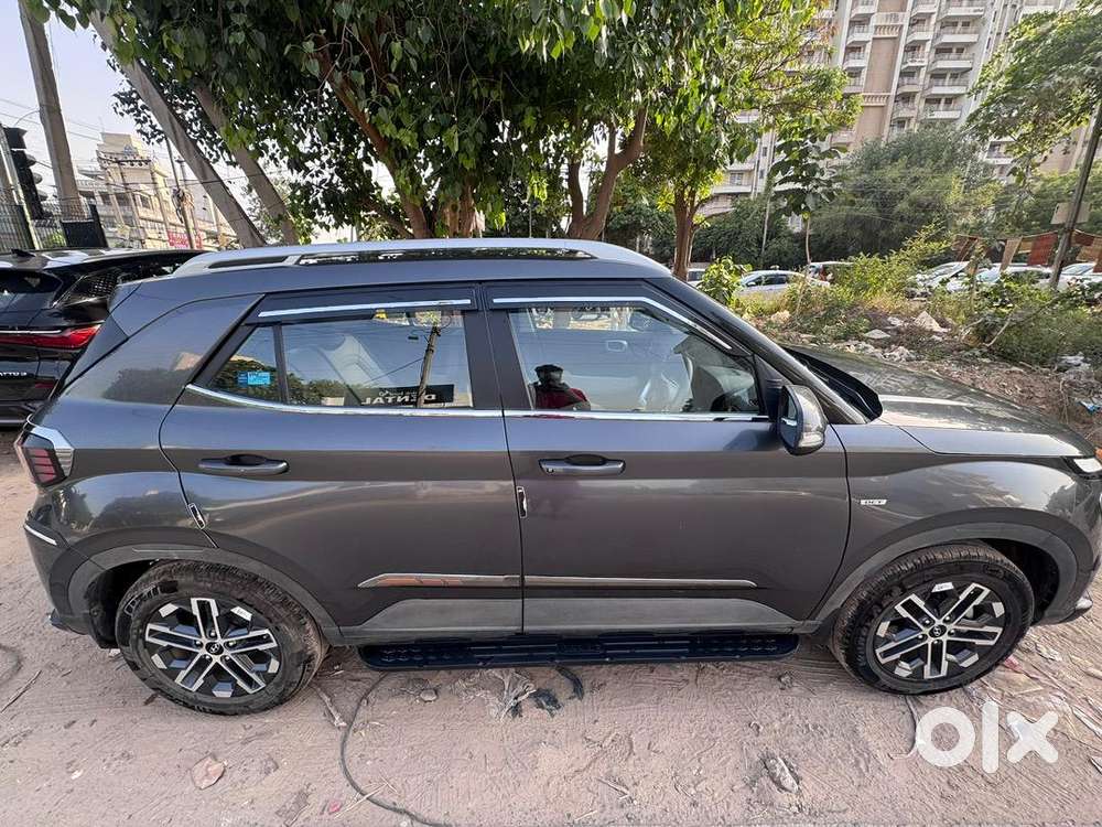Hyundai Venue Automatic Petrol Feb 2025 Model