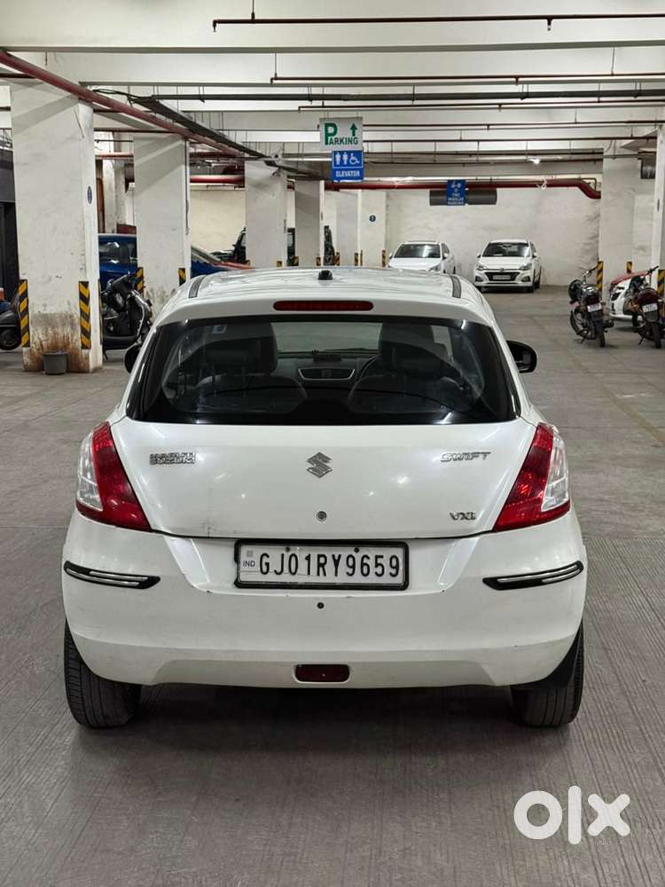 Maruti Suzuki Swift Vxi + Manual, 2017, Petrol