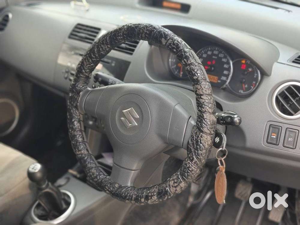 Maruti Suzuki Swift Dzire Lxi, 2011, Petrol