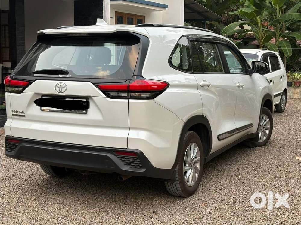 Toyota Innova Hycross 2023 Petrol Good Condition