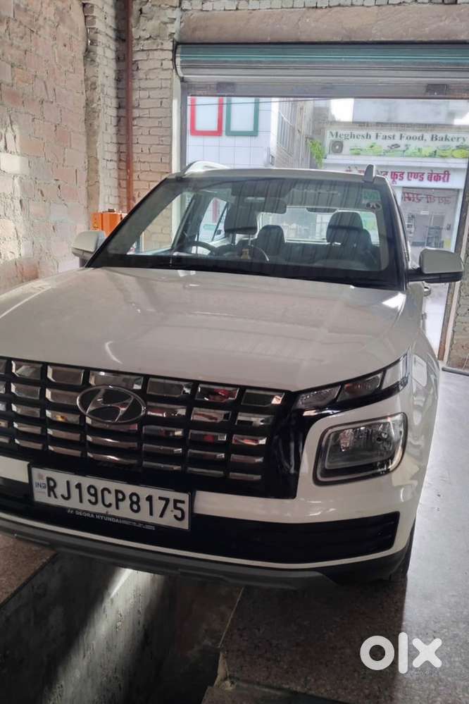 Hyundai Venue Petrol 2025