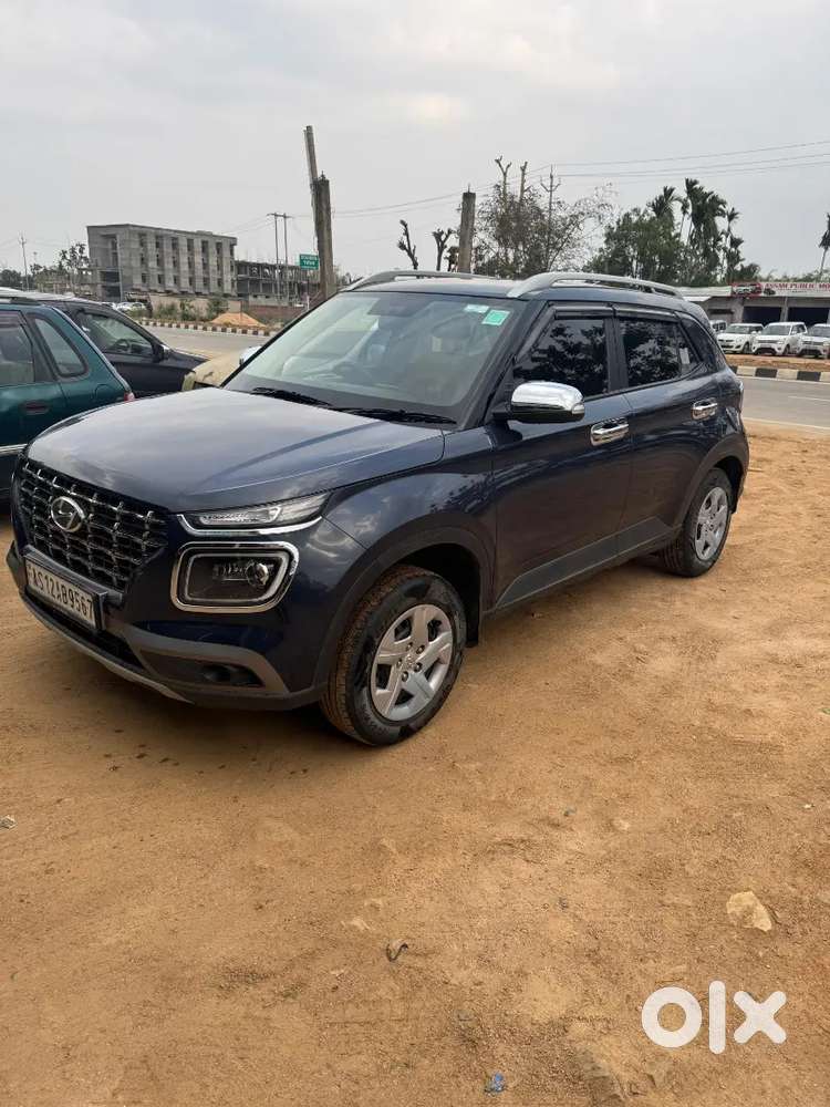 Hyundai Venue 2021 Petrol 46000 Km Driven