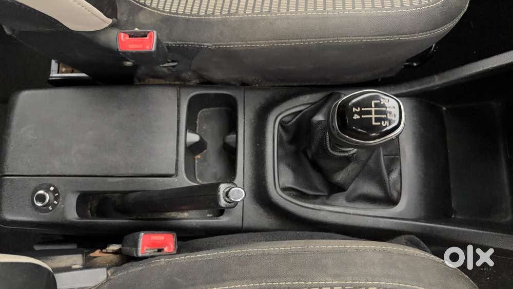 Renault Triber Rxz, 2023, Petrol